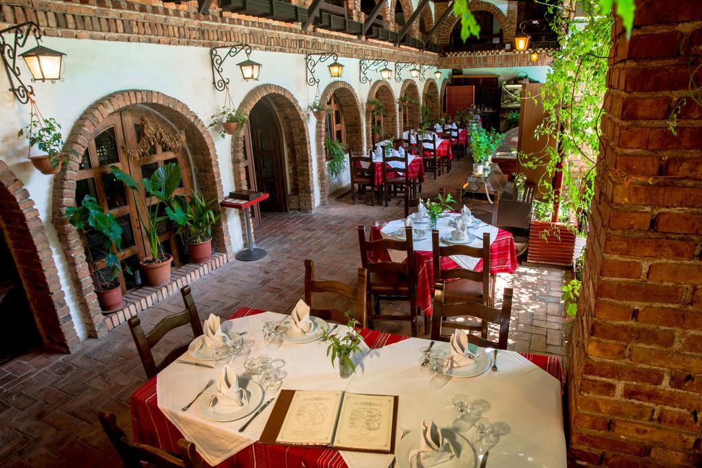 Hotel Restaurant Bujtina E Gjelit Tirana Extérieur photo