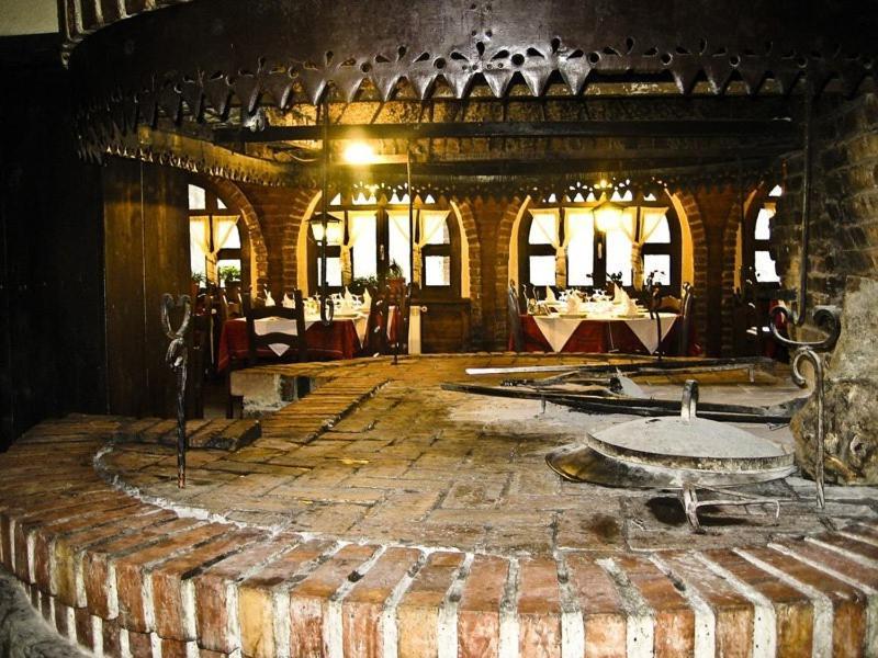 Hotel Restaurant Bujtina E Gjelit Tirana Extérieur photo