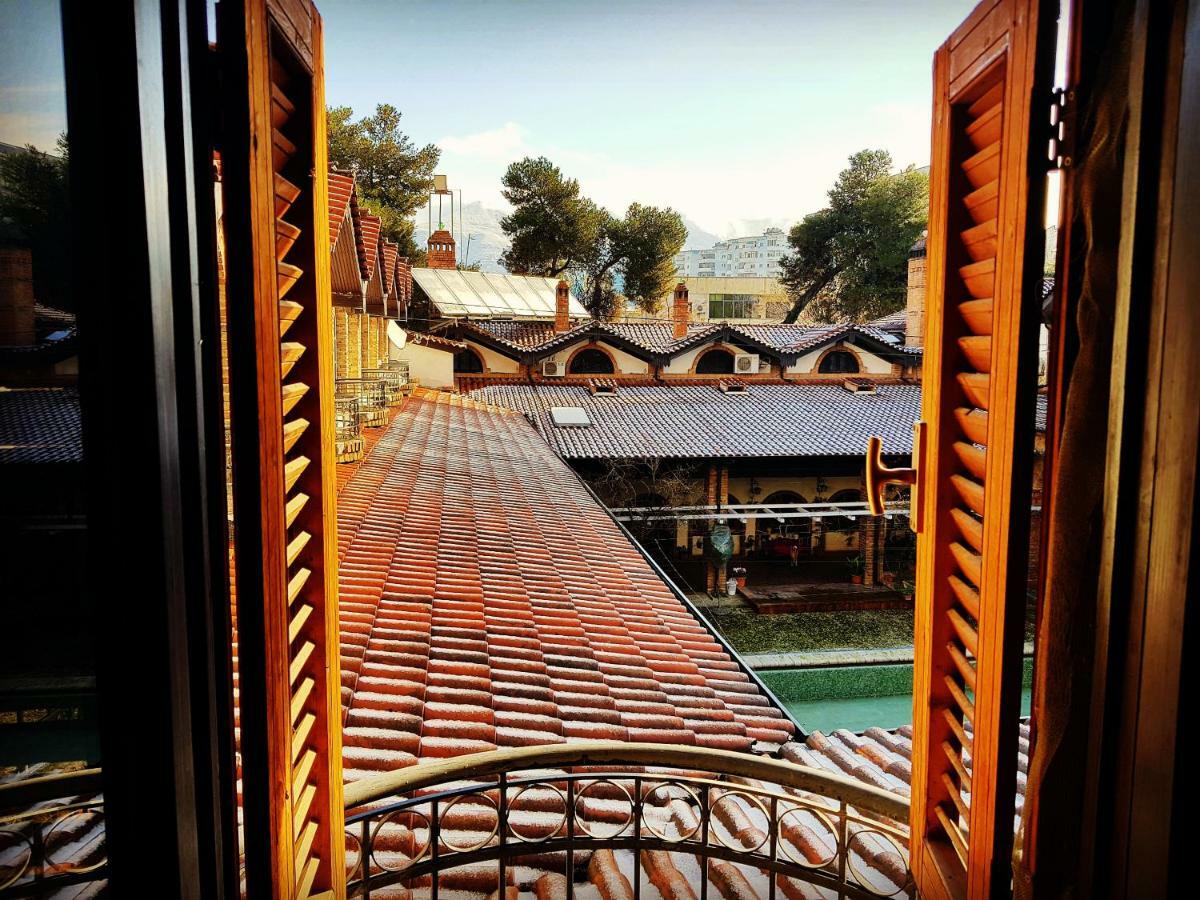 Hotel Restaurant Bujtina E Gjelit Tirana Extérieur photo