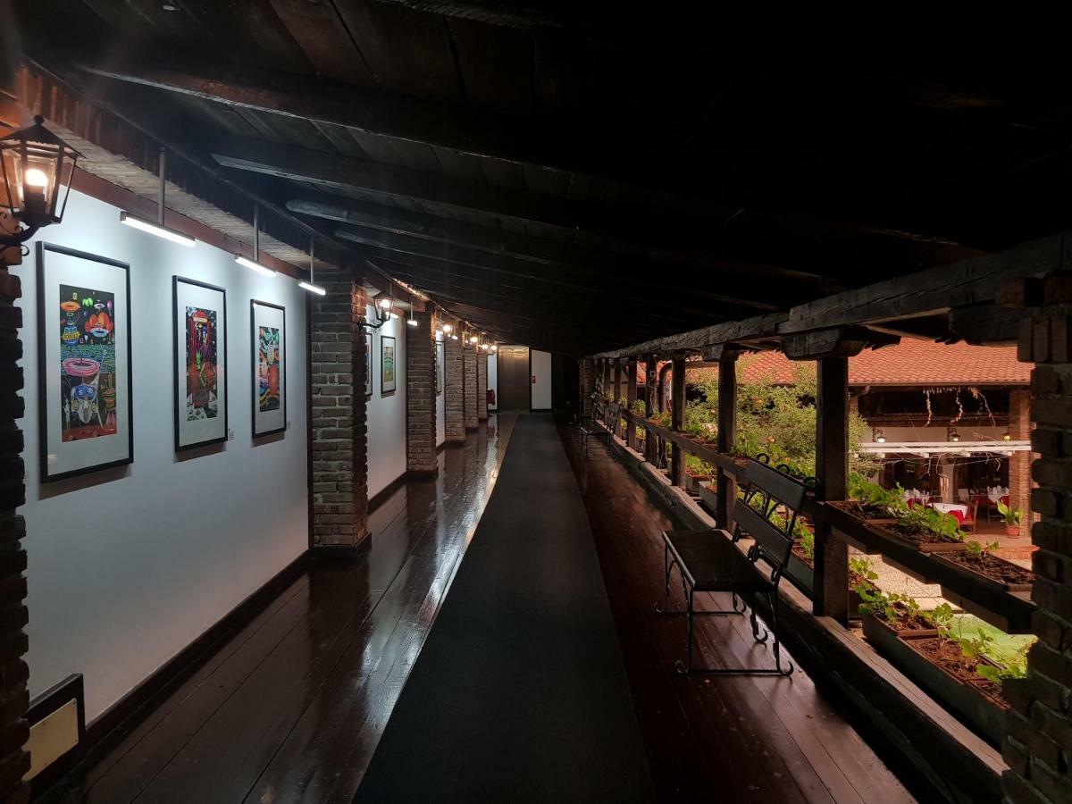 Hotel Restaurant Bujtina E Gjelit Tirana Extérieur photo